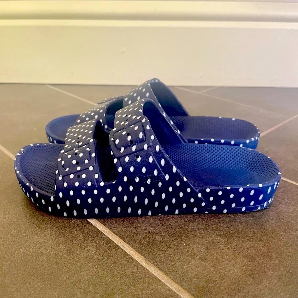 Girls Freedom Moses Sandals, worn 1x by DD (too small!) Perfect for summer!